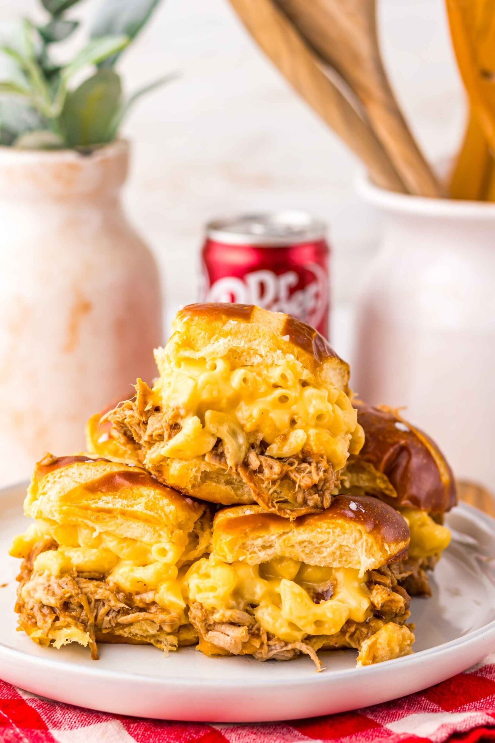 Crockpot Pulled Pork Mac & Cheese Sliders