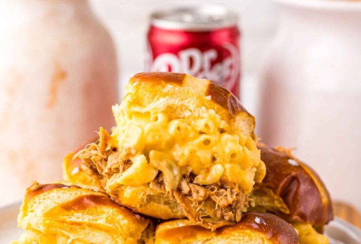 Crockpot Pulled Pork Mac & Cheese Sliders
