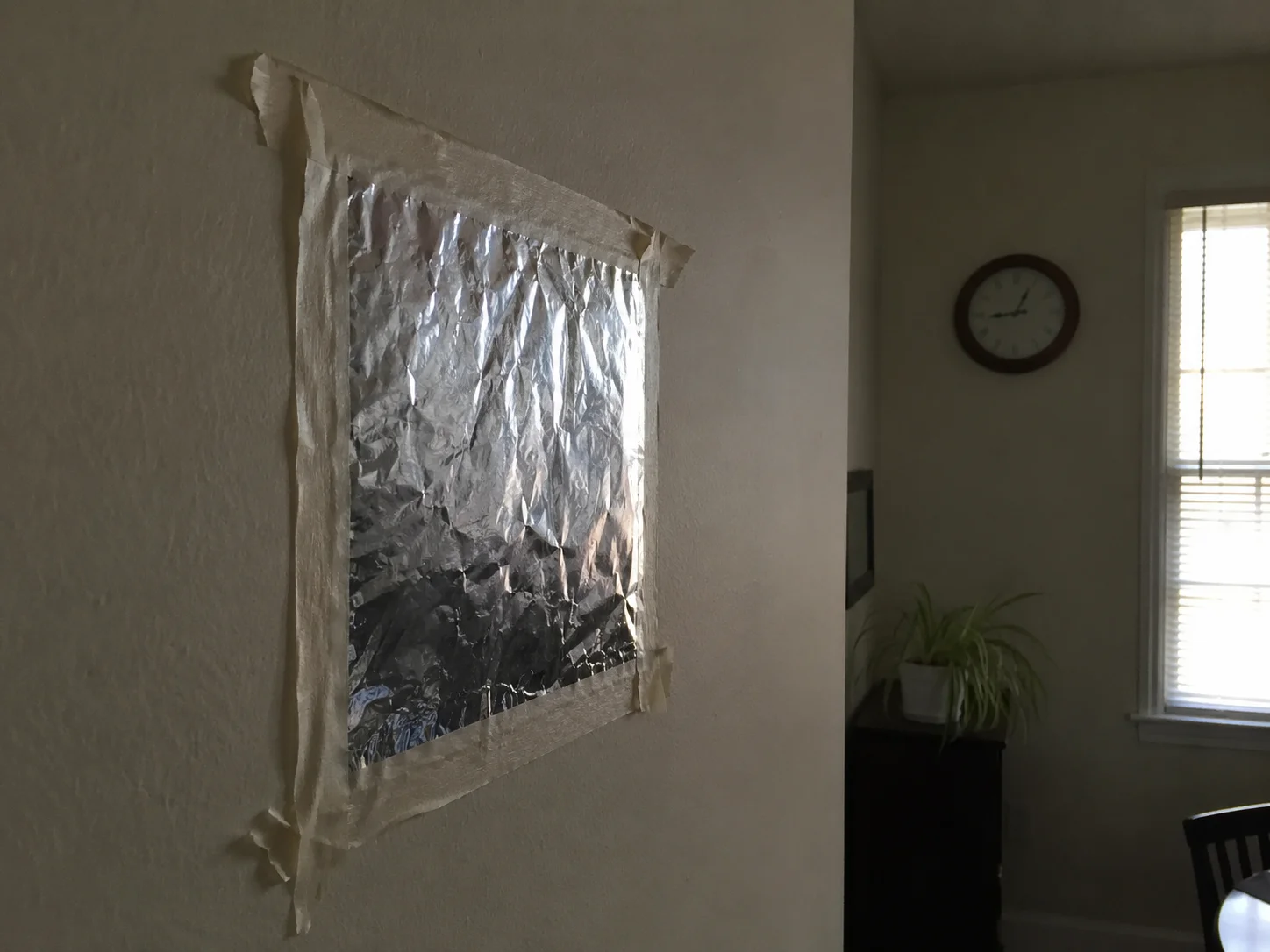 People Are Taping Aluminium Foil To Their Walls